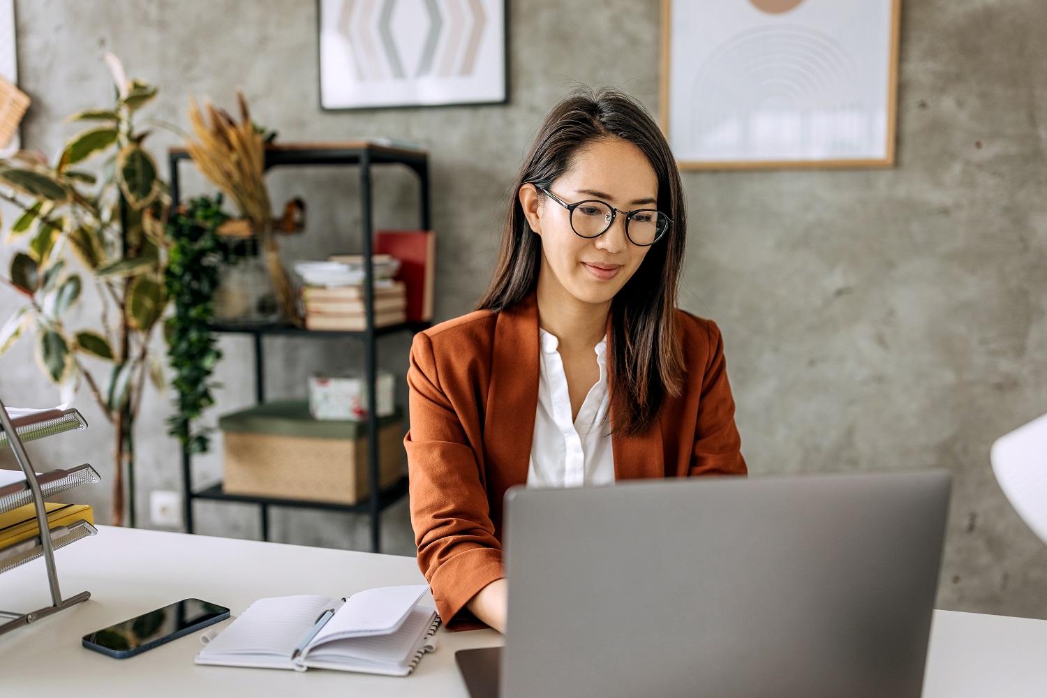 Mortgage professional completing Phase I of the Ontario Mortgage Broker Education Program online