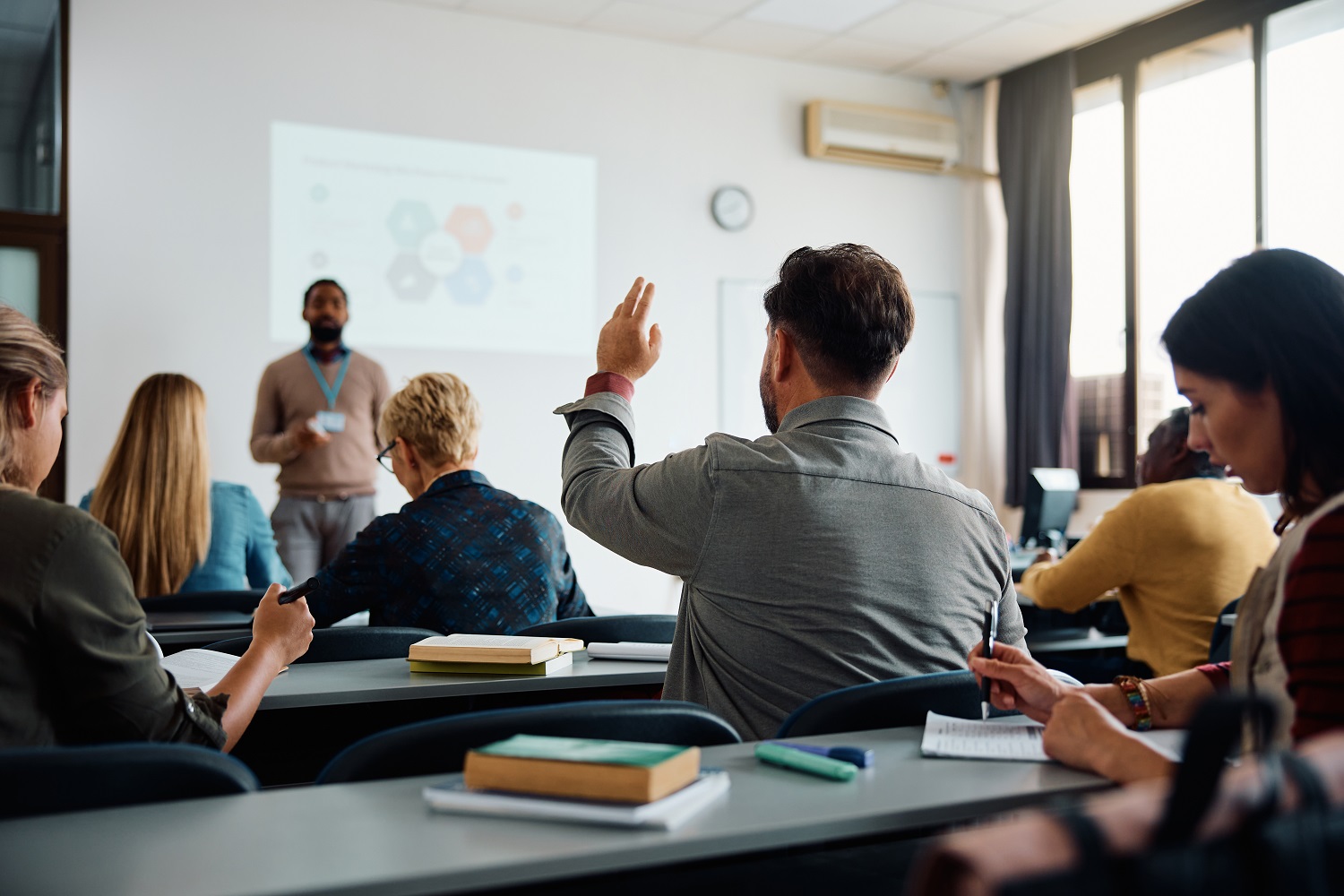 Professionnel(le) du secteur hypothécaire suivant une formation continue